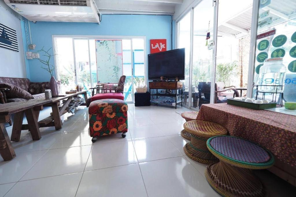 Хостел Hua Hin Lub Sabai Екстер'єр фото